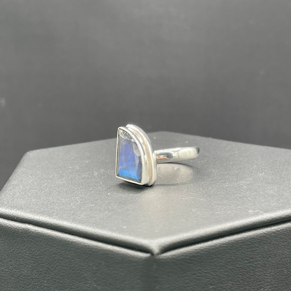 Natural Labordorite Fancy Cut Sterling Silver Ring (Size 8) - Picture 3 of 10